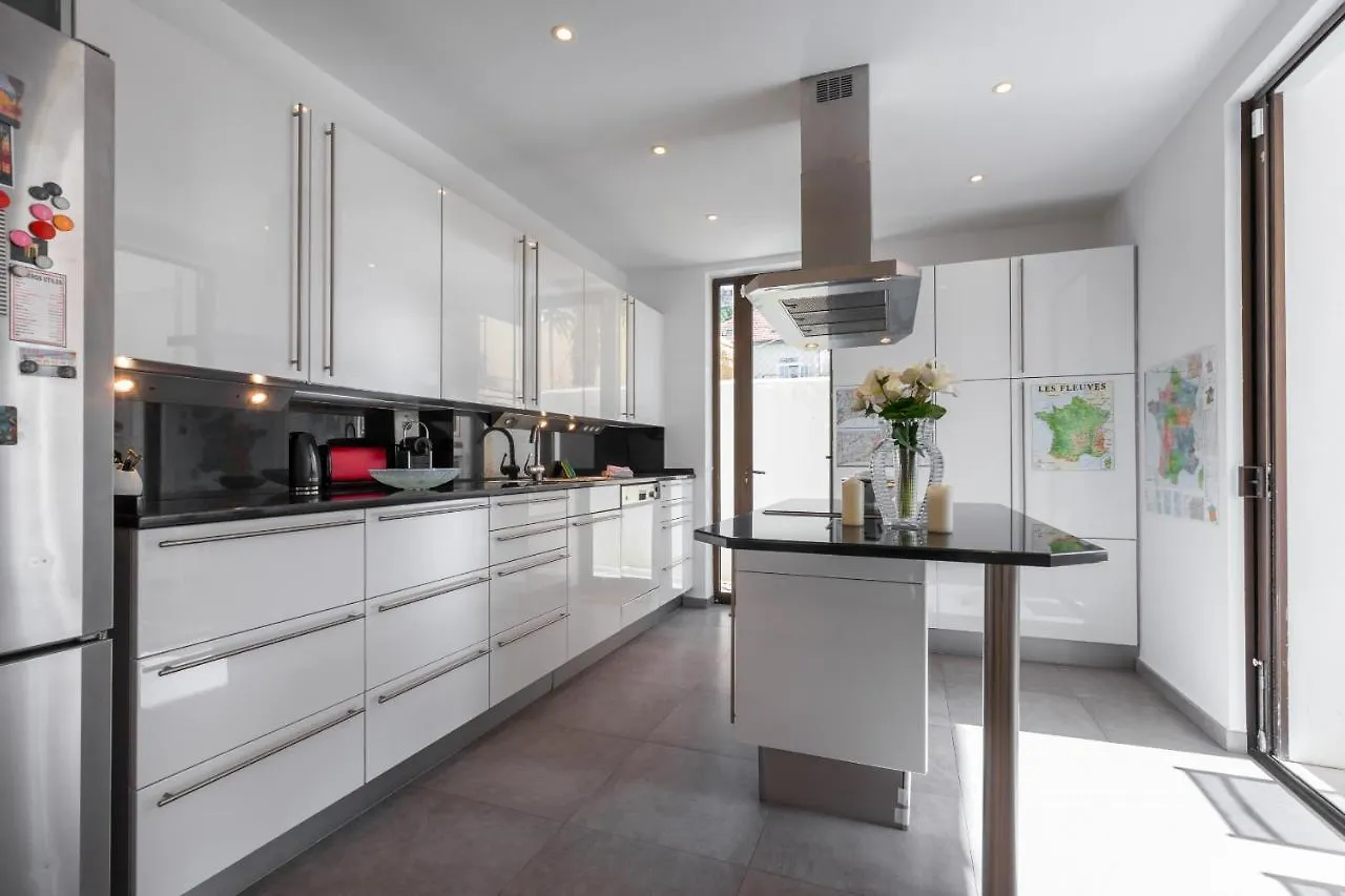 Stylish Art Deco Villa Near The Sea 4 Bdrs Pool And Garage Nice